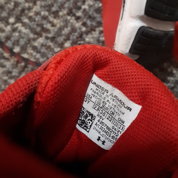 Under Armour Shoes Kids sz 3 Red EUC - Picture 6 of 9